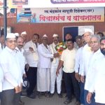 सासवड मध्ये अनोख्या पद्धतीने ज्येष्ठांचा वाढदिवस साजरा, अनेक मान्यवरांनी दिल्या शुभेच्छा