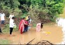 कऱ्हामाई नदीला पूरसदृश प्रवाह, जल पूजन करून ओटी भरत  शेतकऱ्यांच्या समृद्धीसाठी प्रार्थना! सासवड शहर भाजपा अध्यक्षा सोनाली गिरमे यांचा उपक्रम!!