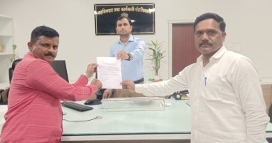 सिताफळ उत्पादक शेतकऱ्यांना नुकसान भरपाई देण्याची मागणी ; पुरंदर तहसीलदार व तालुका कृषी अधिकाऱ्यांना निवेदन.